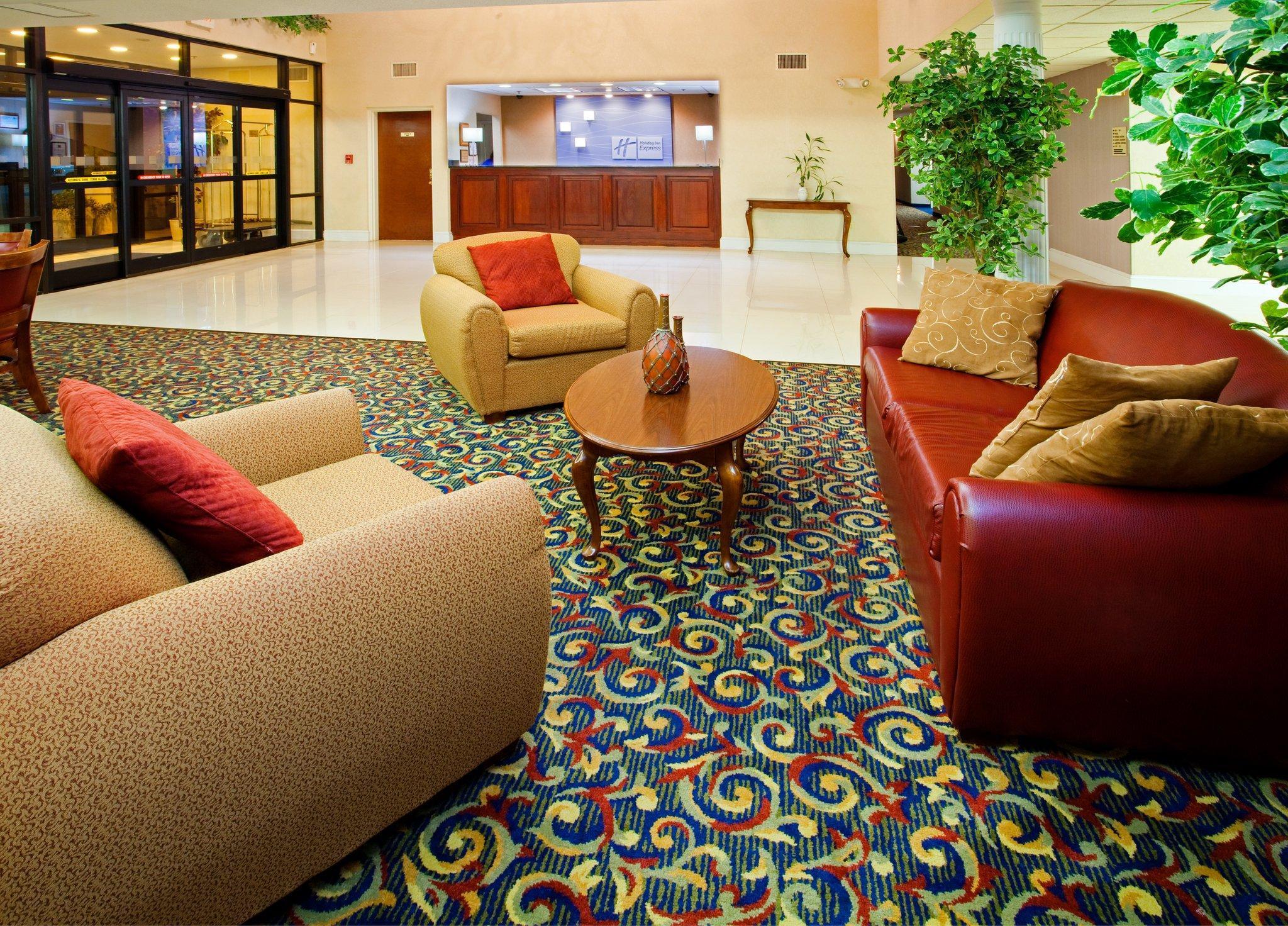 Holiday Inn Express Hillsborough-Durham Area By Ihg Экстерьер фото