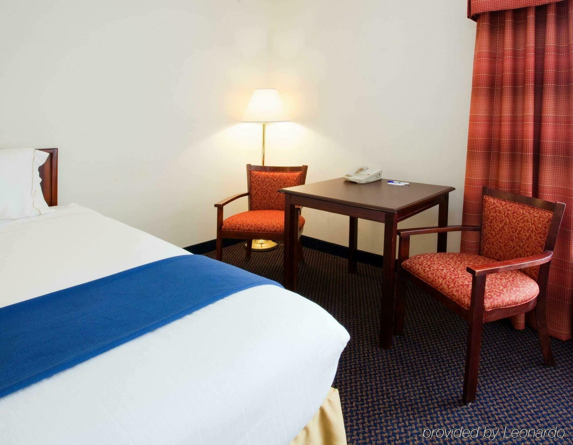 Holiday Inn Express Hillsborough-Durham Area By Ihg Экстерьер фото